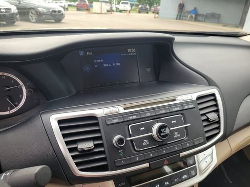 Used 2013 Honda Accord LX image 29