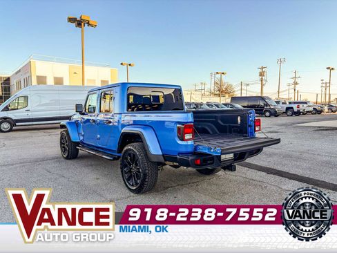 Used 2025 Jeep Gladiator Sport image 16