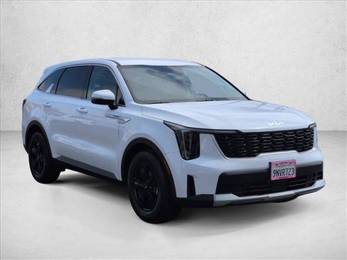 Used 2025 Kia Sorento LX FWD image 3