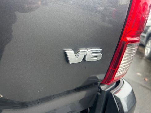 Used 2016 Toyota Tacoma TRD Sport w/ Towing Package image 35