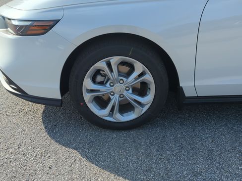 Certified 2025 Honda Accord LX image 14