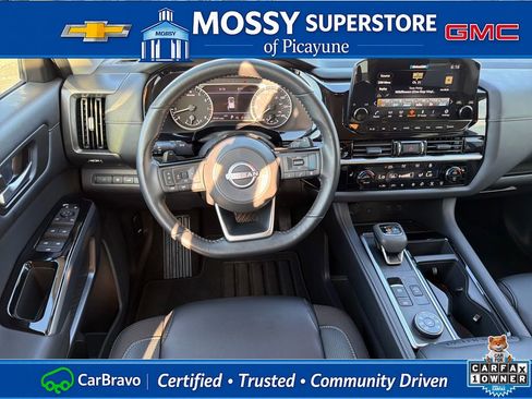 Certified 2025 Nissan Pathfinder SL w/ Cargo Package AWD/4WD image 17
