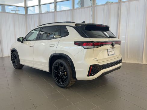 New 2026 Volkswagen Tiguan SE R-Line image 3