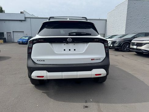 New 2025 Nissan Kicks SR image 6
