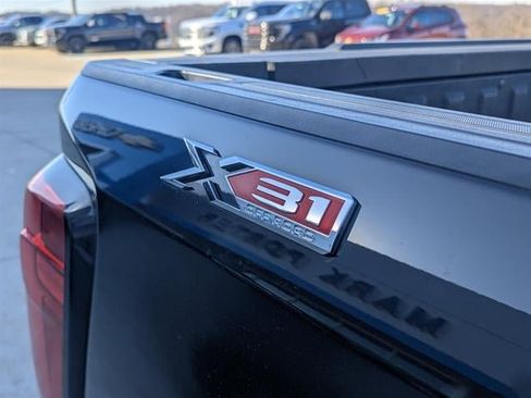 Used 2022 GMC Sierra 1500 SLT w/ X31 Off-Road Package image 12