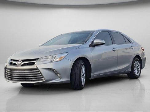 Used 2015 Toyota Camry LE image 20