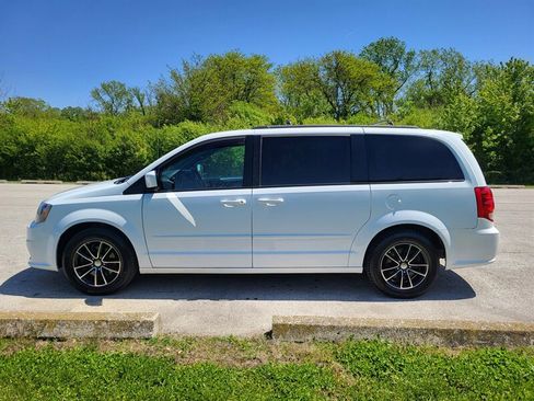 Used 2017 Dodge Grand Caravan GT FWD image 3