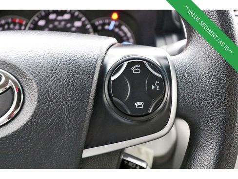 Used 2014 Toyota Camry LE image 18