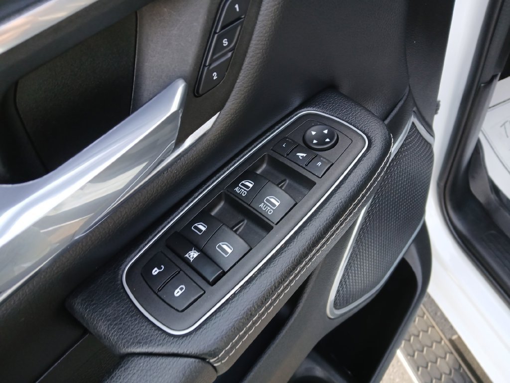 Used 2023 RAM 1500 Laramie AWD/4WD image 13