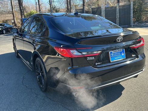 Used 2025 Toyota Camry SE image 4