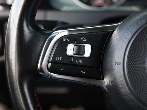 Used 2018 Volkswagen GTI SE FWD image 29