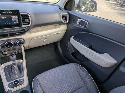 New 2025 Hyundai Venue Limited image 11
