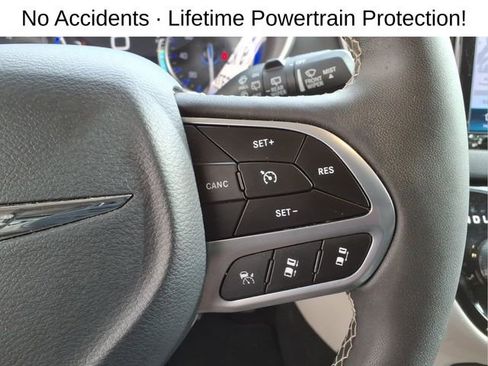 Used 2024 Chrysler Pacifica Touring-L image 20