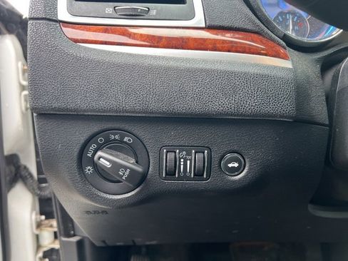 Used 2014 Chrysler 300 AWD w/ Driver Convenience Group image 21