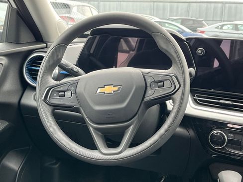 Used 2025 Chevrolet Trax LT image 27