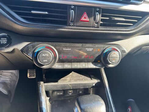 Used 2022 Kia Forte GT-Line w/ GT-Line Premium Package FWD image 14