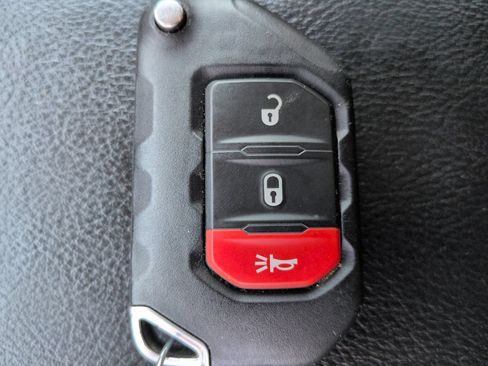 Used 2022 Jeep Wrangler Unlimited Rubicon AWD/4WD image 28