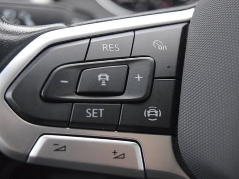 Used 2020 Volkswagen Atlas Cross Sport SE w/ Panoramic Sunroof Package image 28