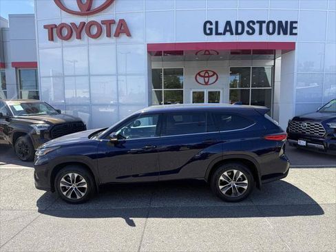 Certified 2021 Toyota Highlander XLE AWD/4WD image 5