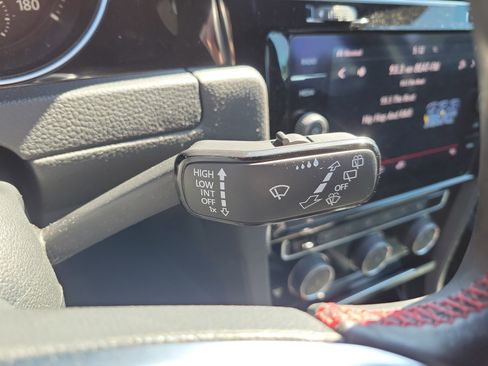 Used 2019 Volkswagen GTI SE image 29