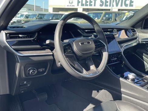 Certified 2023 Jeep Grand Cherokee Overland image 16