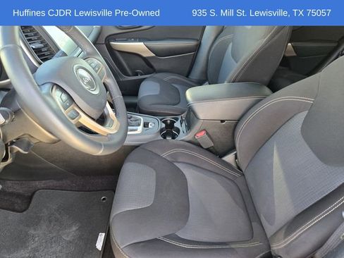 Certified 2017 Jeep Cherokee Latitude w/ Safety/Convenience Group image 14