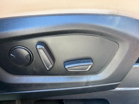 Used 2022 Ford Explorer XLT w/ Equipment Group 202A RWD image 31