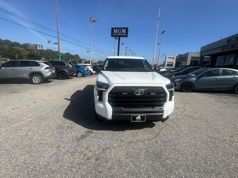 Used 2022 Toyota Tundra SR5 AWD/4WD image 3