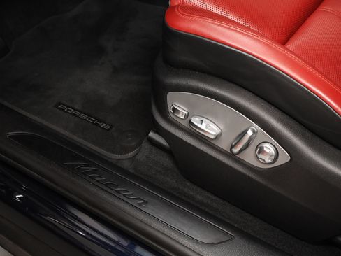 Certified 2019 Porsche Macan AWD/4WD image 25