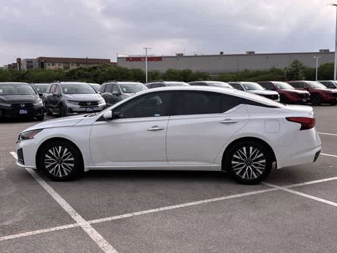 Used 2023 Nissan Altima 2.5 SV FWD image 3