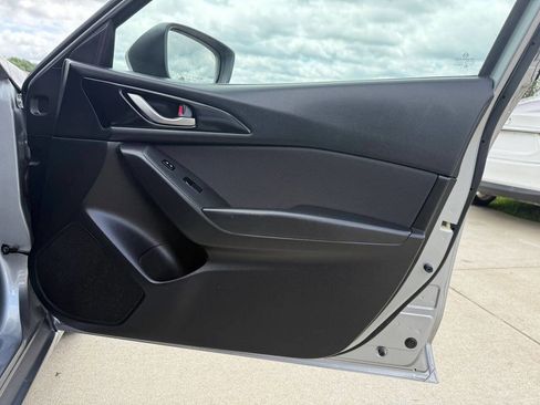 Used 2014 MAZDA MAZDA3 i Touring image 14