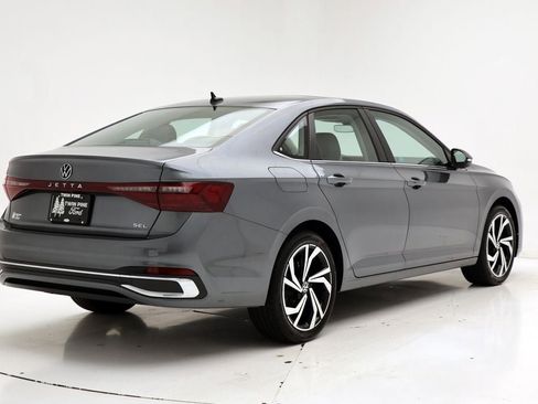 Used 2025 Volkswagen Jetta SEL image 9