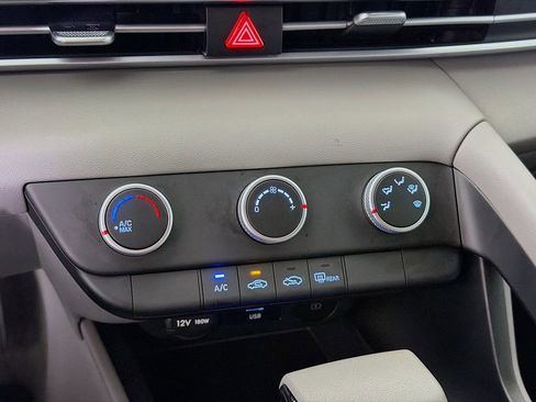 Used 2025 Hyundai Elantra SE FWD image 17