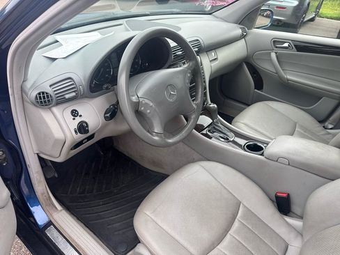 Used 2005 Mercedes-Benz C 240 4MATIC Sedan image 9