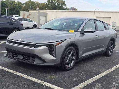 Used 2025 Kia K4 FWD image 3
