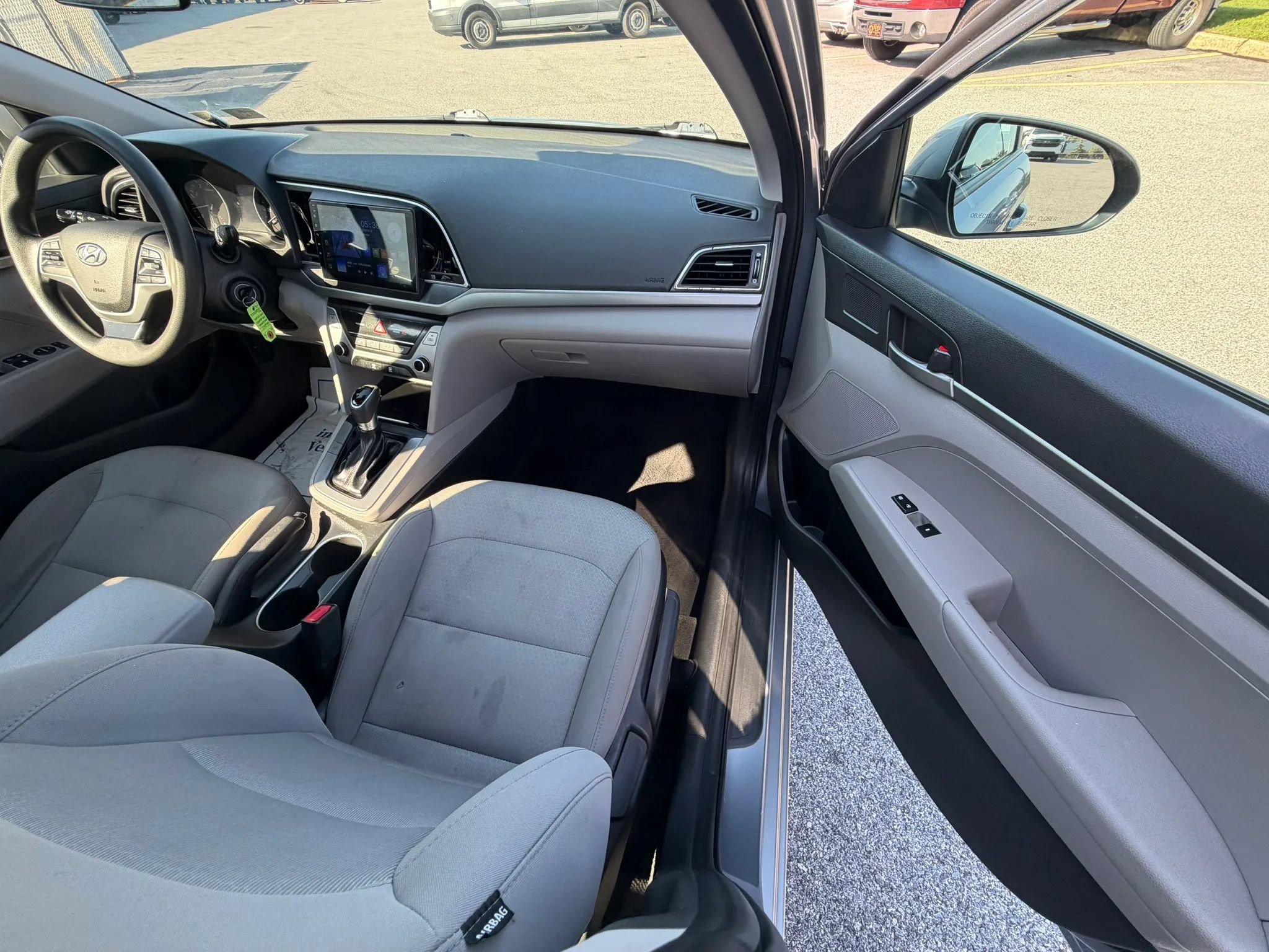 Used 2017 Hyundai Elantra SE FWD image 32