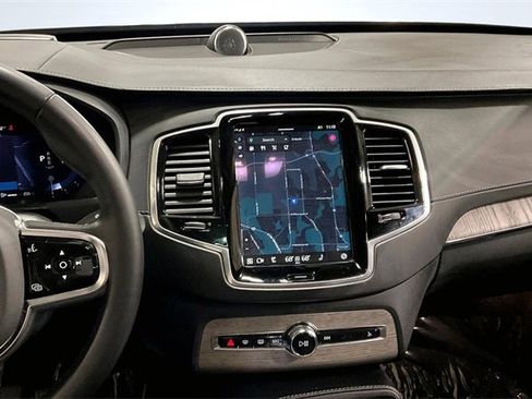 Certified 2024 Volvo XC90 B6 Ultimate w/ Lounge Package image 7