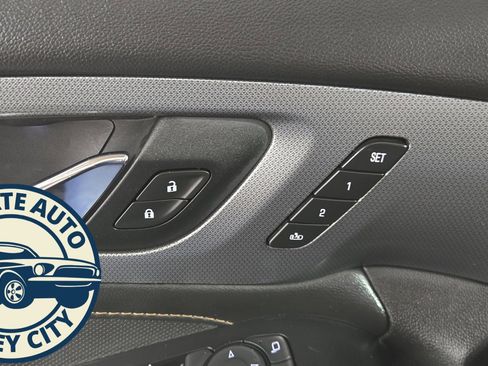 Used 2021 Chevrolet Traverse Premier image 22