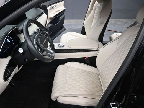 Used 2025 Genesis GV70 3.5T Sport w/ Sport Prestige Package AWD/4WD image 9