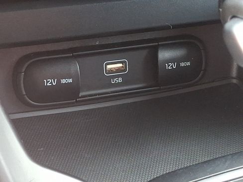 Certified 2025 Kia Soul LX w/ LX Technology Package FWD image 23