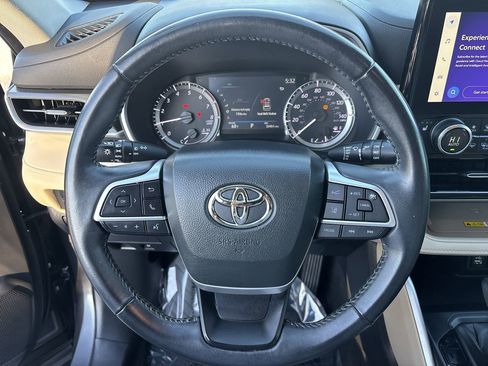 Used 2023 Toyota Highlander XLE image 31
