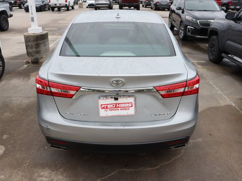 Used 2015 Toyota Avalon Limited w/ Technology Package FWD image 9