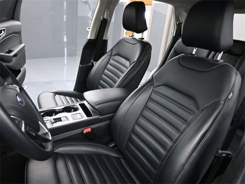 Used 2024 Ford Edge SEL image 11