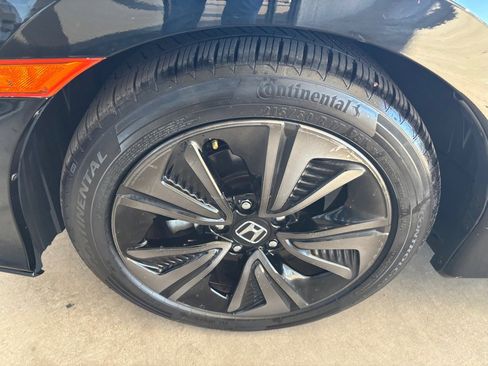 Used 2018 Honda Civic EX image 45