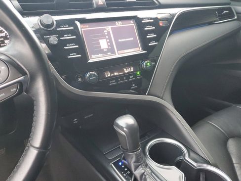 Used 2018 Toyota Camry XLE image 25