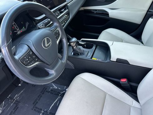 Certified 2025 Lexus ES 350 w/ Premium Package FWD image 4