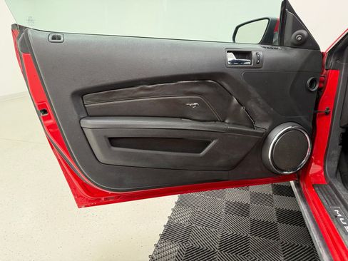 Used 2010 Ford Mustang GT Premium RWD image 10