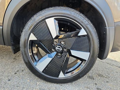 Certified 2025 Nissan Kicks SR image 9