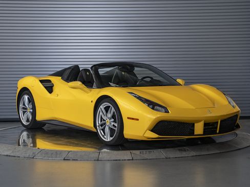 Used 2018 Ferrari 488 Spider RWD image 5