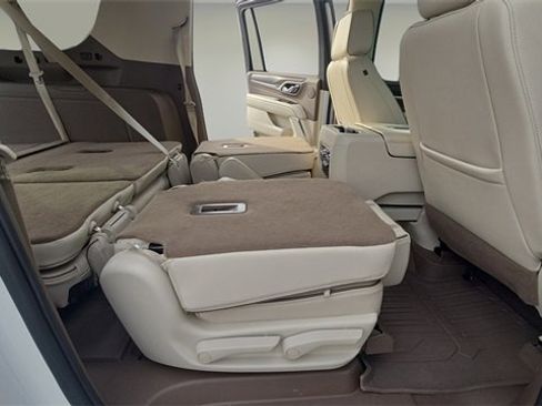 Used 2024 GMC Yukon XL Denali image 16